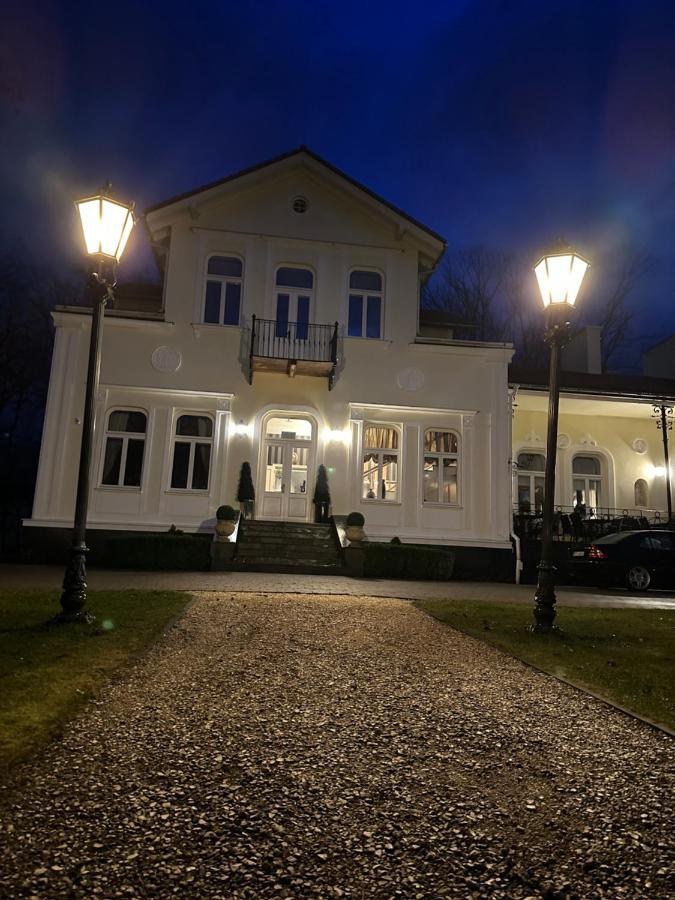 Dwor Na Wolicy Hotel Debica  Ngoại thất bức ảnh